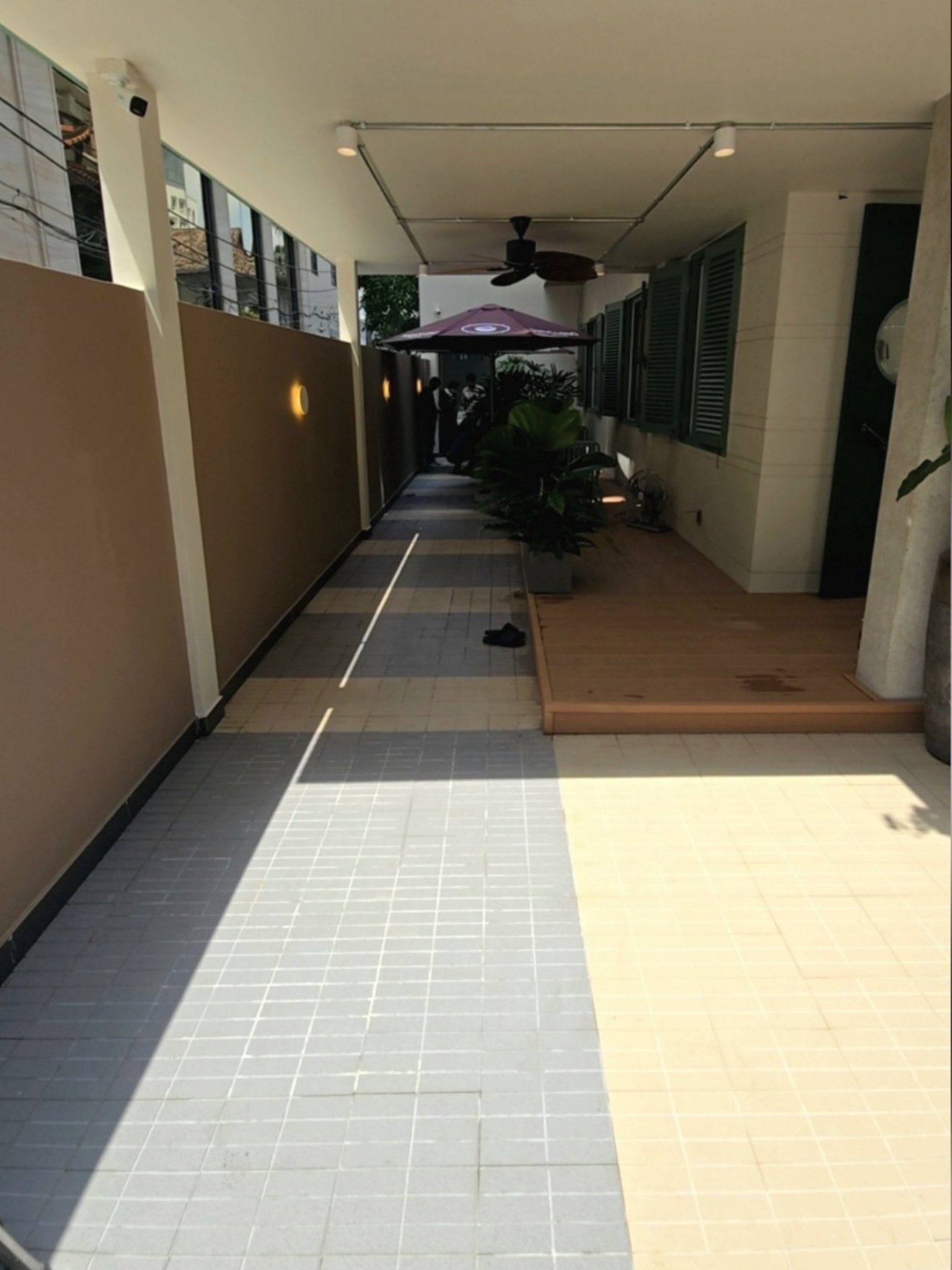 lối đi được vệ sinh sạch sẽ